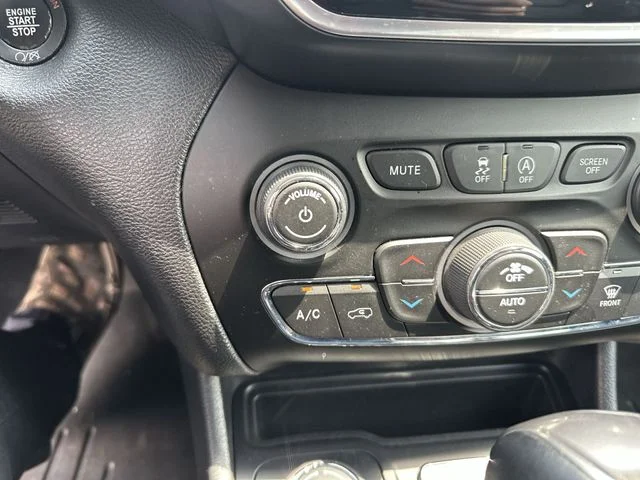 Used 2019 Silver Jeep Limited image 14