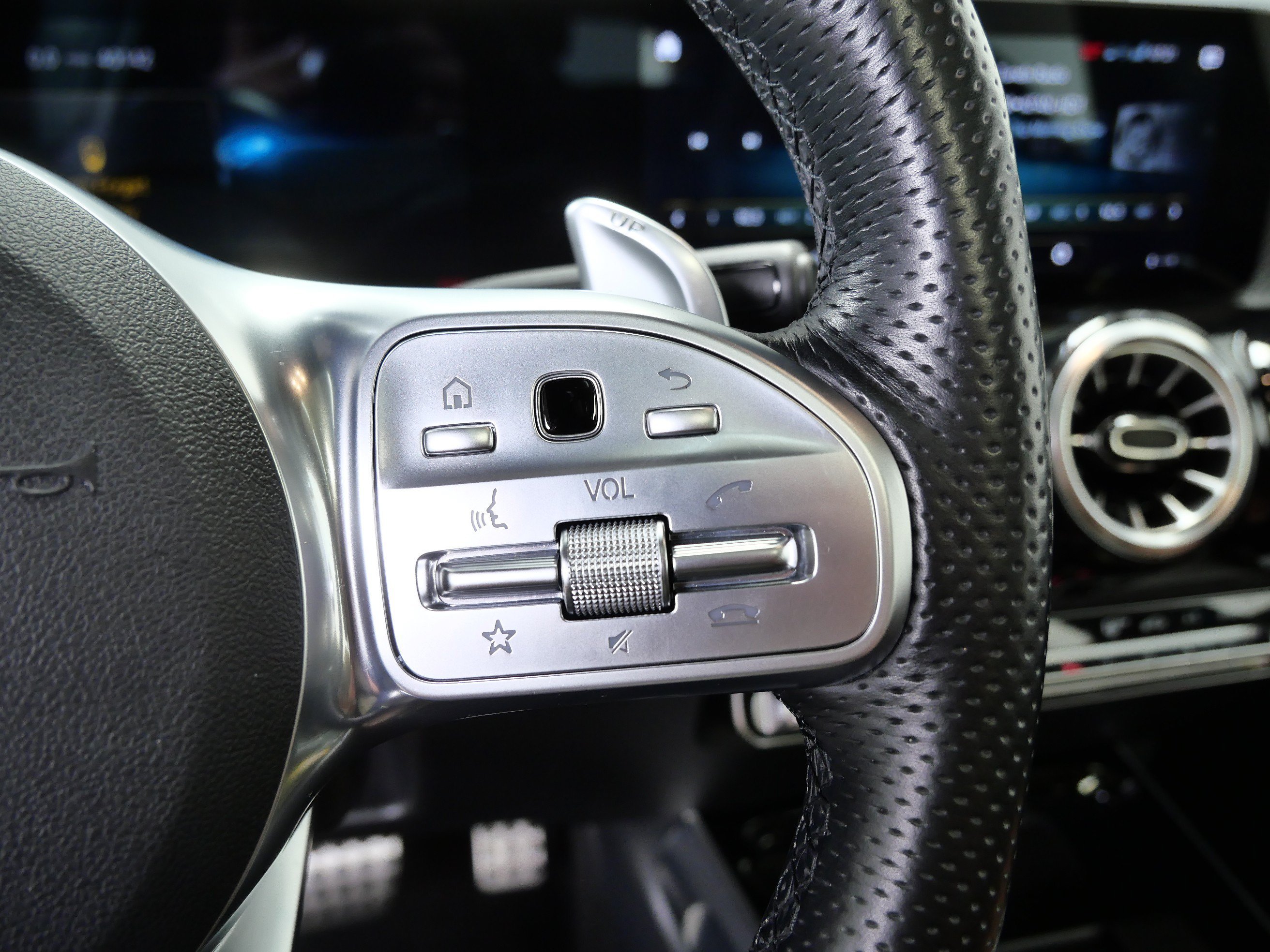 Used 2022 Denim Blue Metallic Mercedes-Benz AMG® GLB 35 image 28