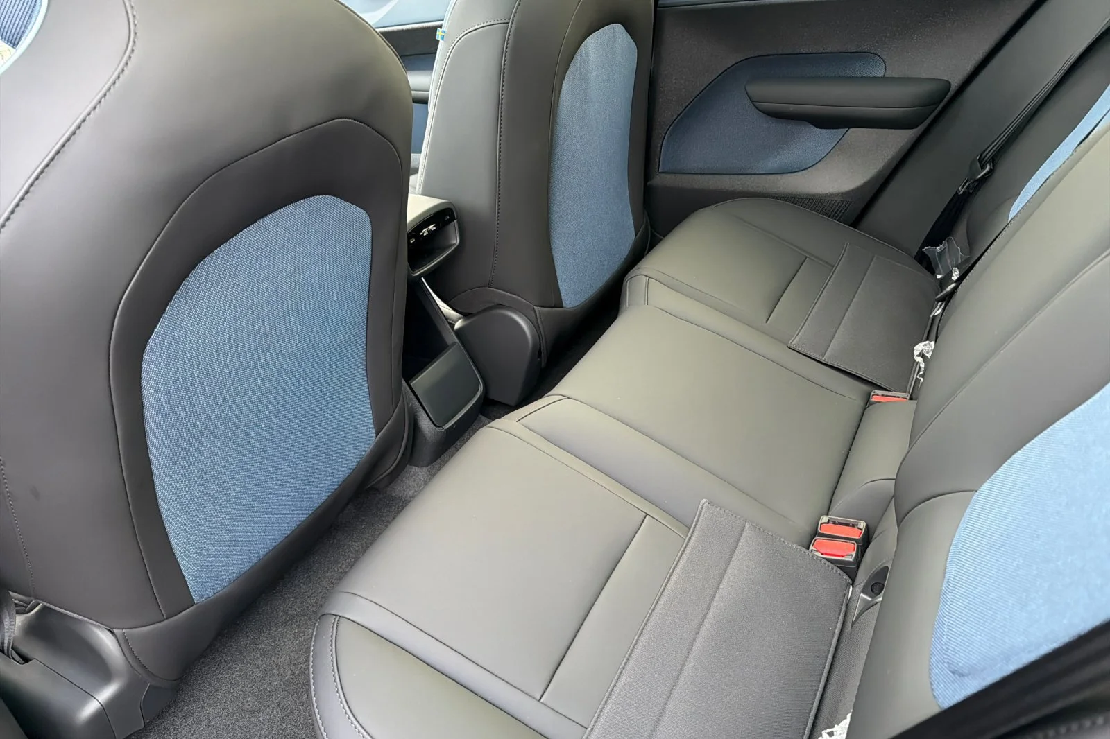 New 2026 ONYX BLACK Volvo Ultra image 9