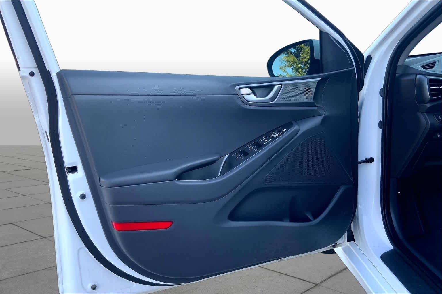Used 2021 Ceramic White Hyundai Blue image 22
