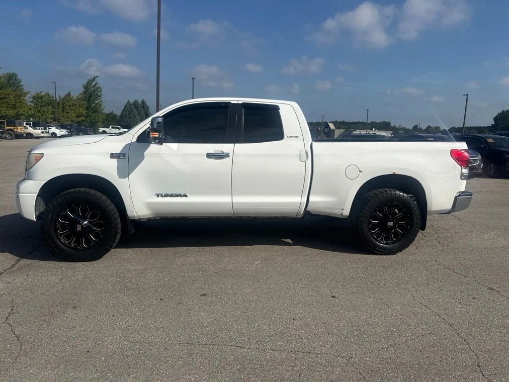Used 2008  Toyota Limited image 1
