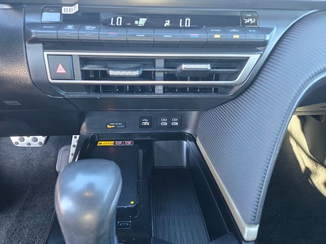 Used 2025 White Toyota SE image 14