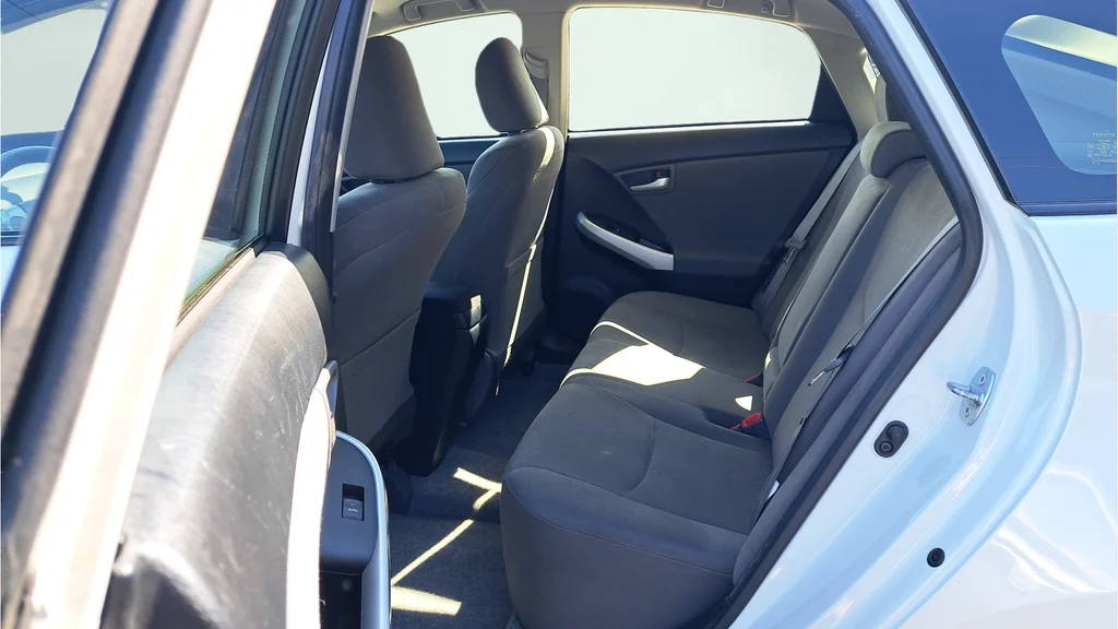 Used 2015 White Toyota Three image 12