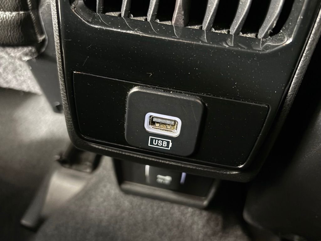 Used 2024 White Jeep Latitude image 33