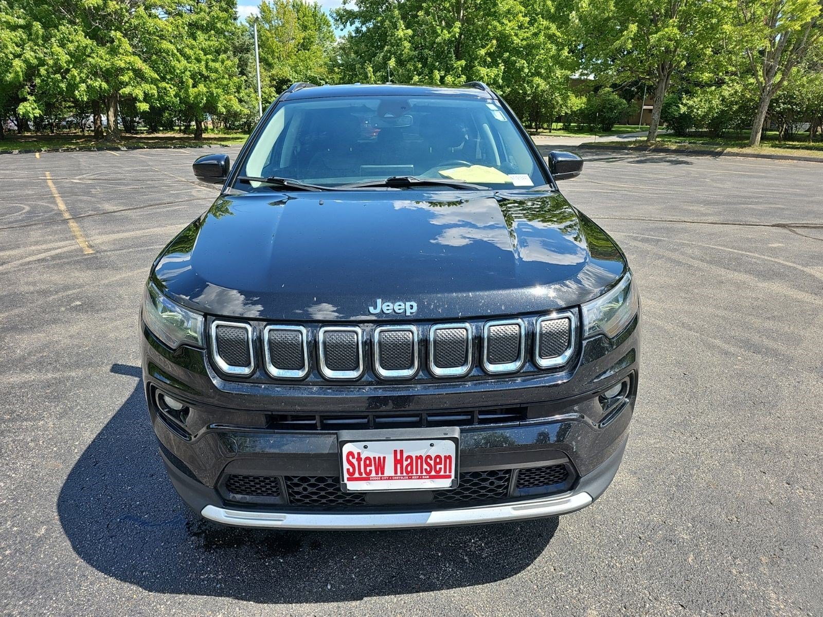 Used 2022 Diamond Black Crystal Pearlcoat Jeep Limited image 8