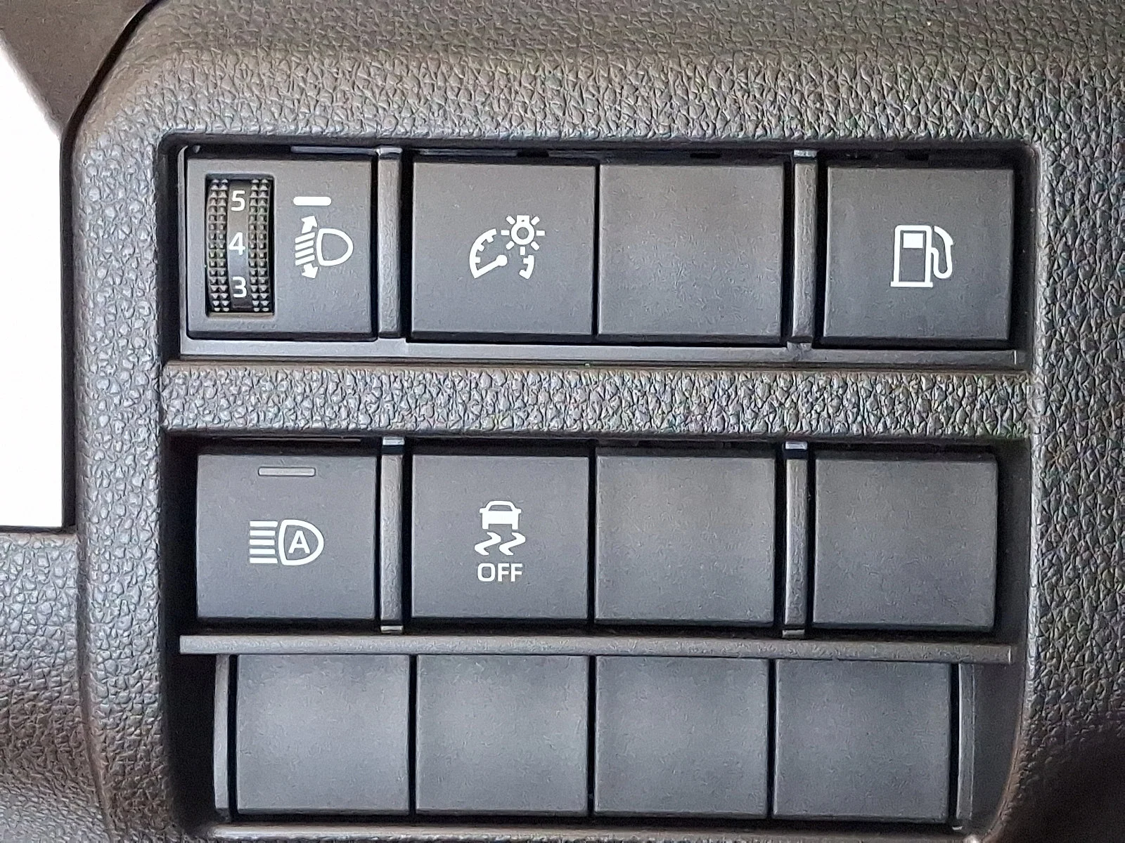 Used 2025 Cutting Edge - 1L0 Toyota SR5 image 23
