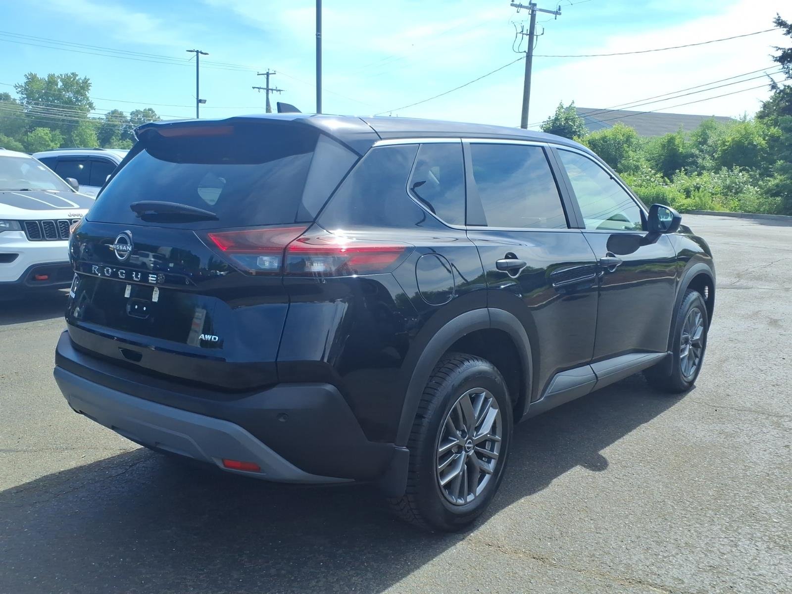 Used 2023 Black Nissan S image 8