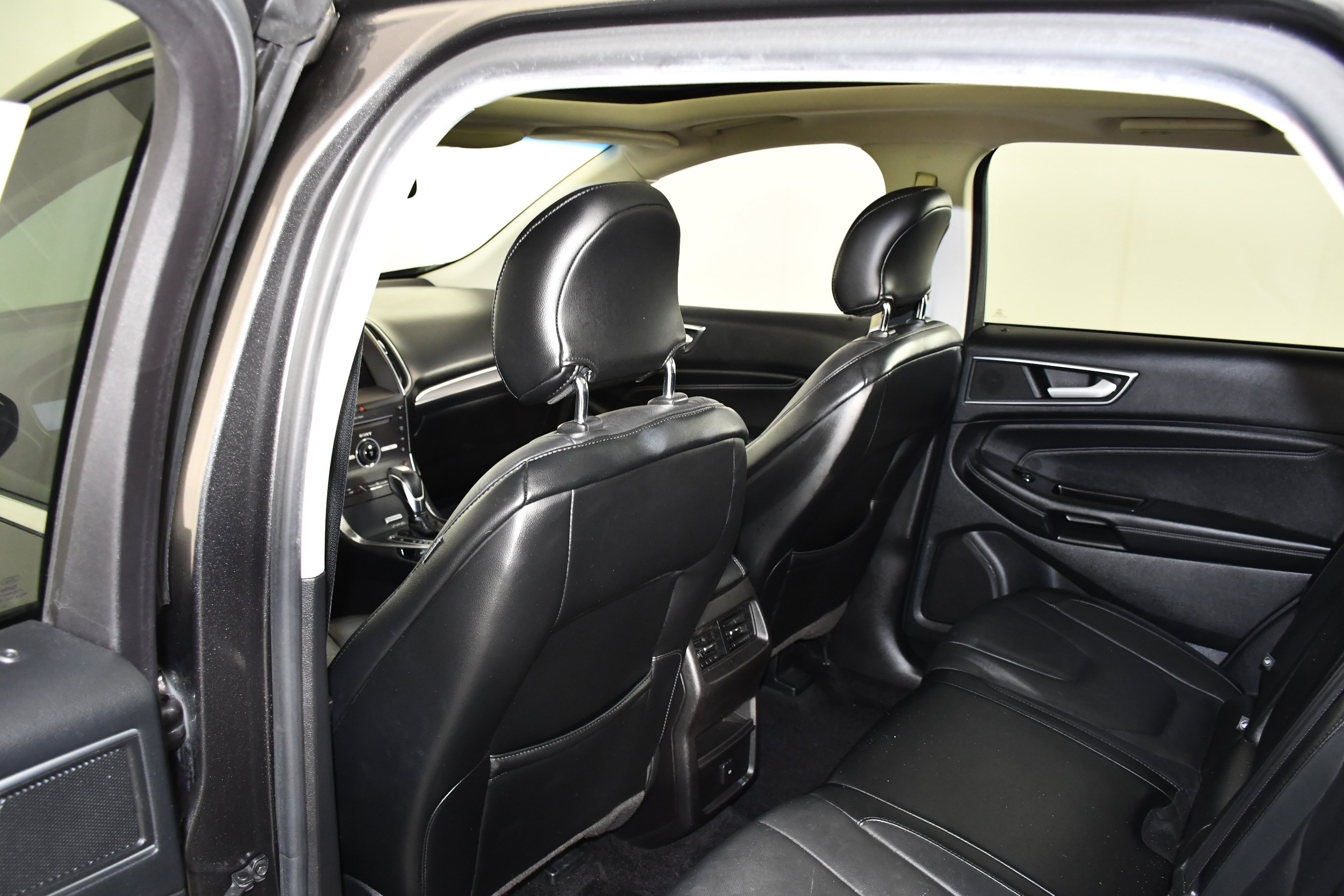 Used 2016 Magnetic Ford Titanium image 47