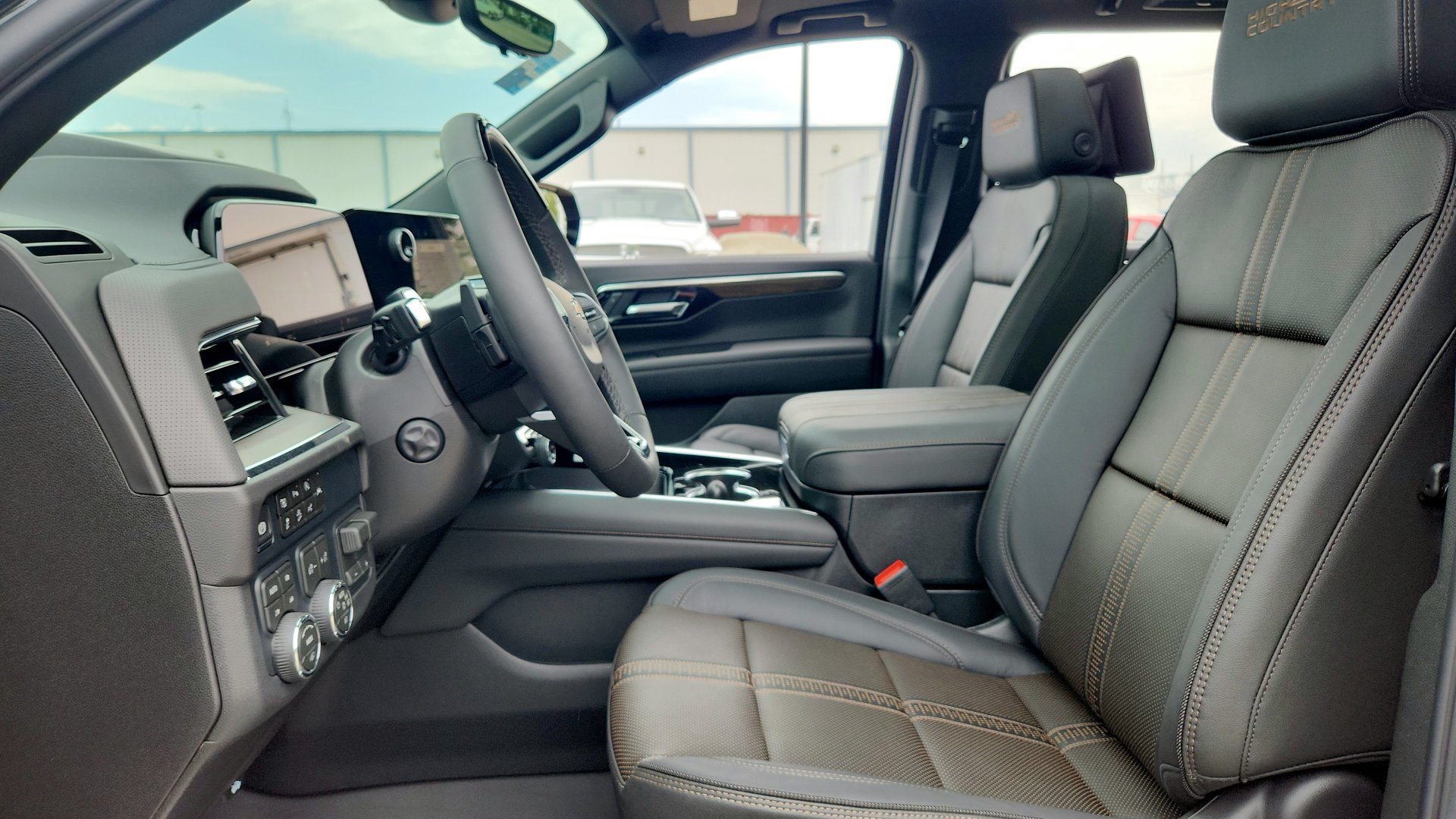 2026 Chevrolet Suburban High Country - Photo 14