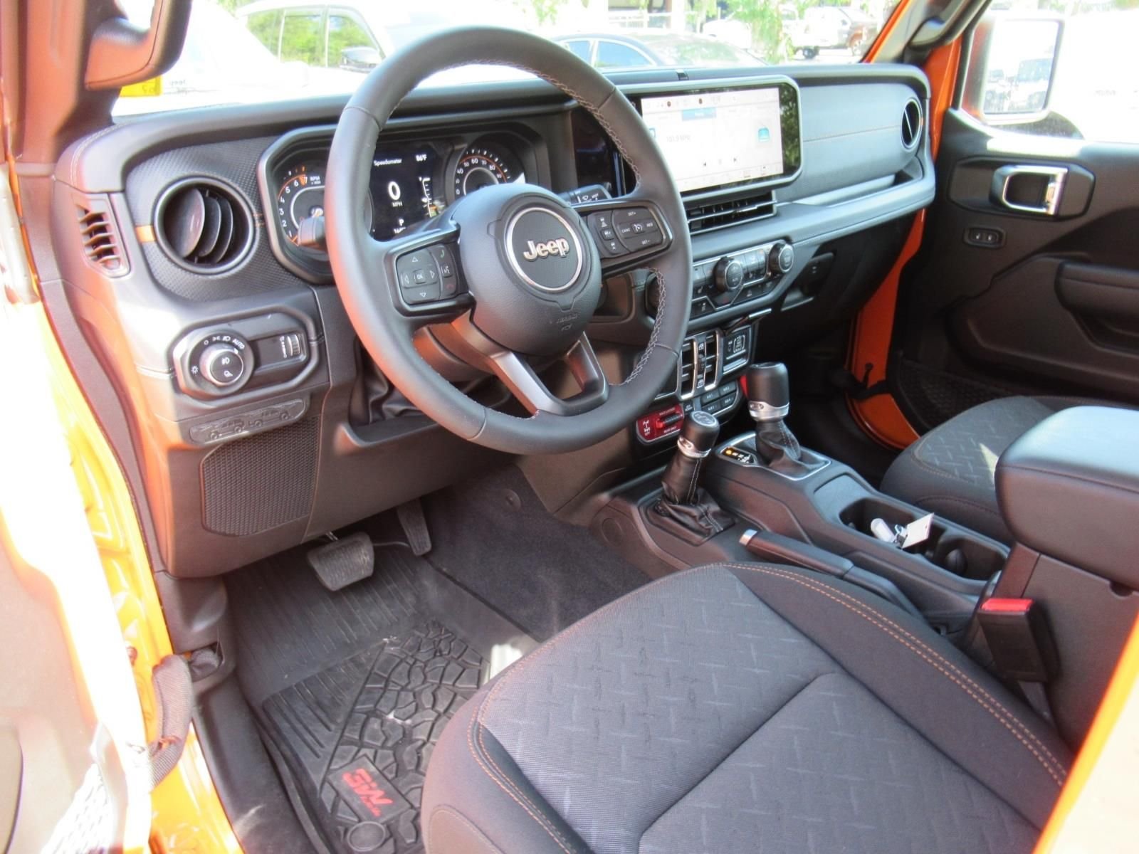 Used 2025  Jeep Mojave image 16