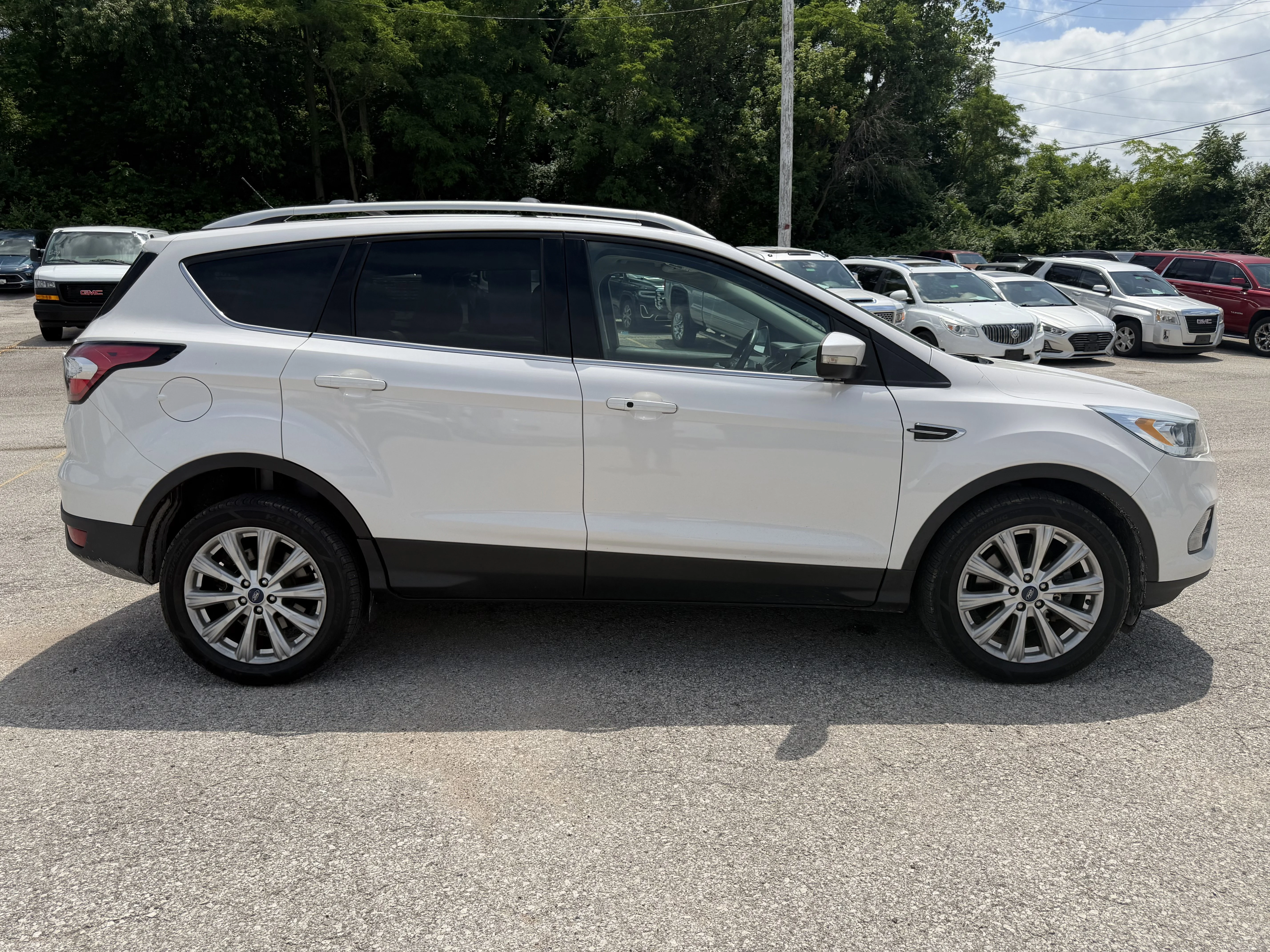 Used 2017  Ford Titanium image 8