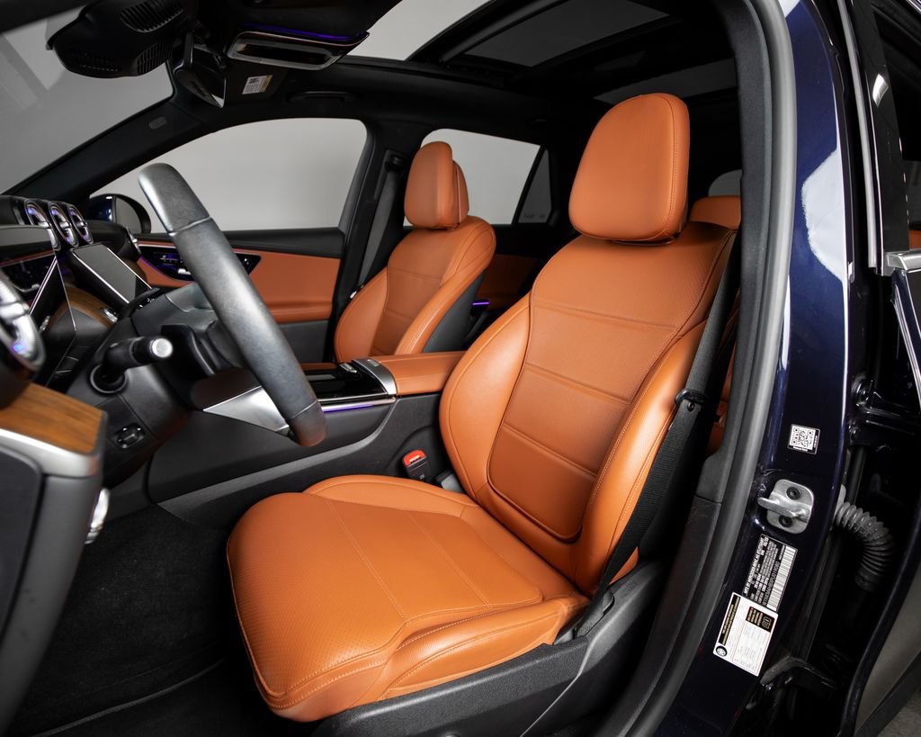 Certified Used 2023  Mercedes-Benz GLC 300 image 5