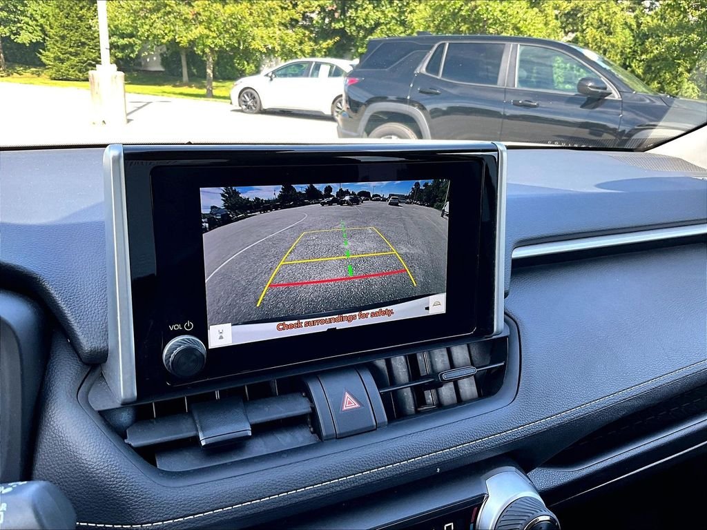Used 2025 White Toyota XLE image 19