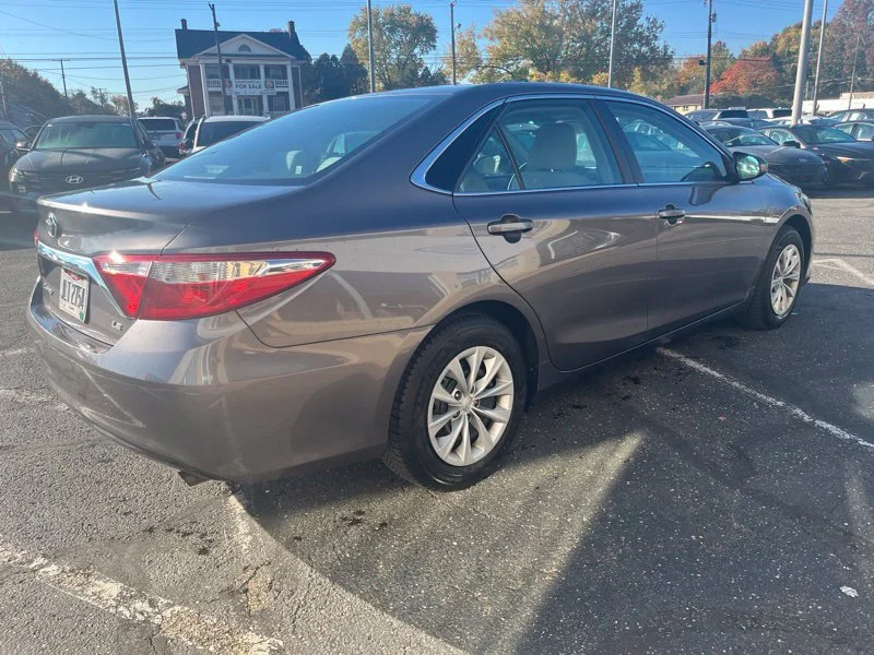 Used 2015 Gray Toyota LE image 5