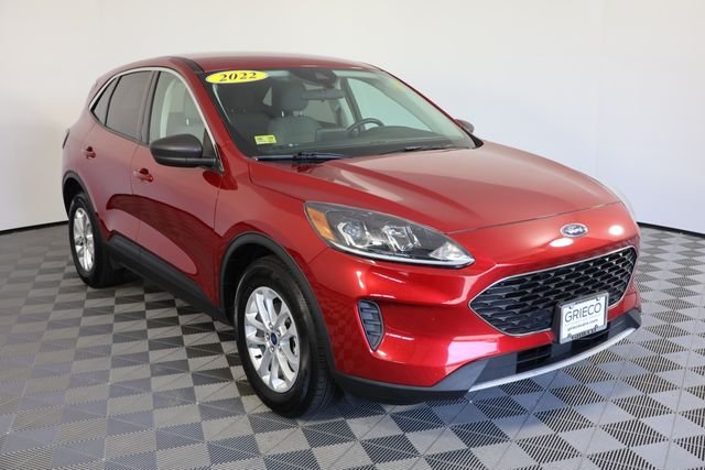 Used 2022 Red Ford SE image 1