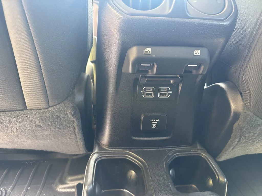 Used 2020 Green Jeep Unlimited Sahara image 28