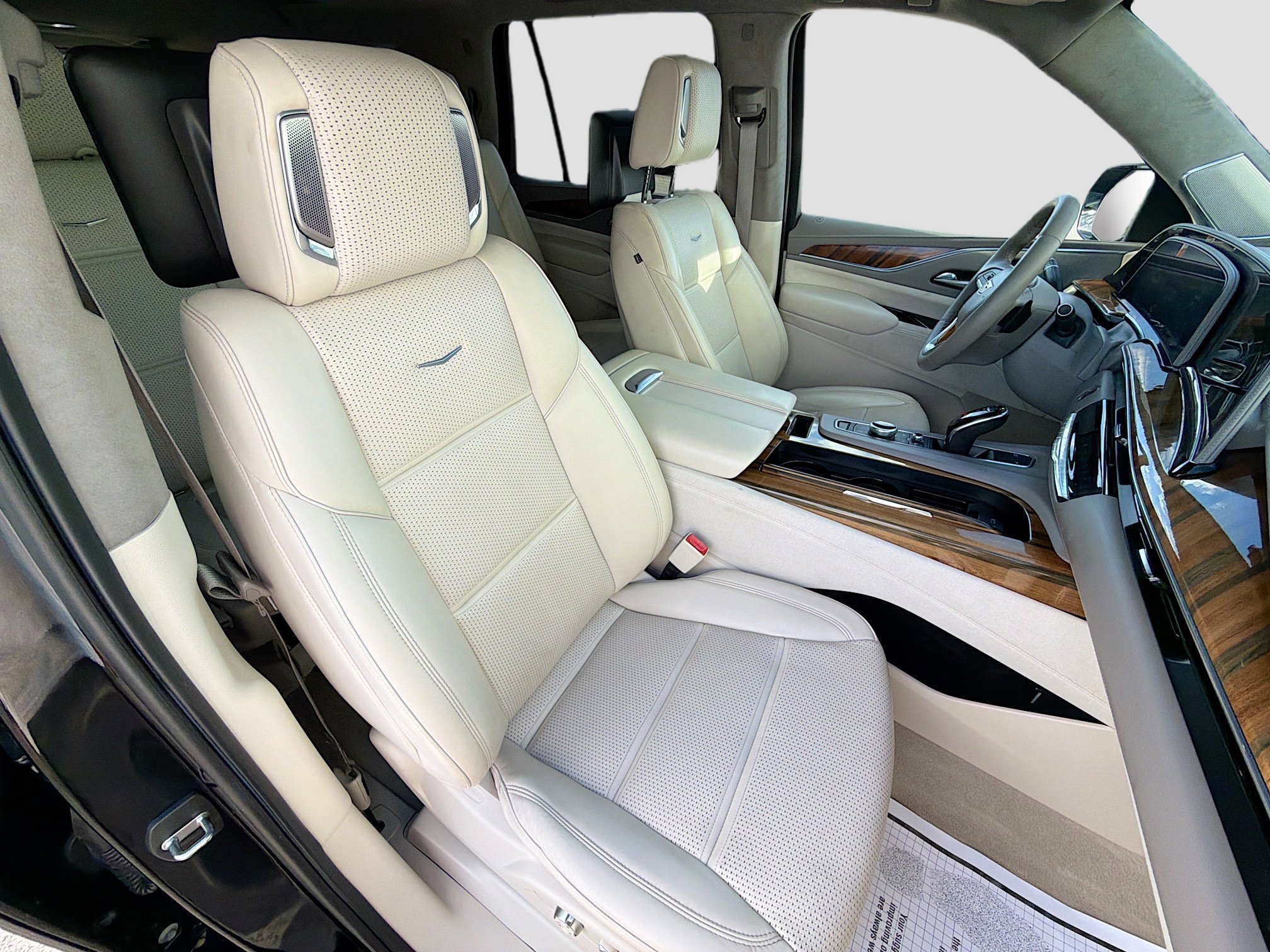 Used 2022 Black Raven Cadillac Sport Platinum image 16