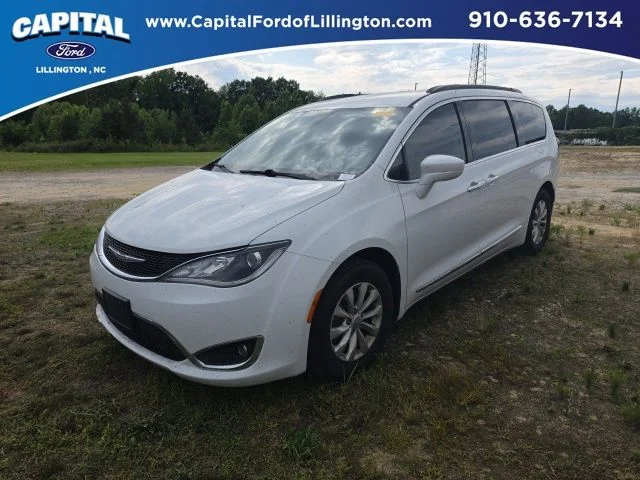 Used 2017 White Chrysler Touring L image 1