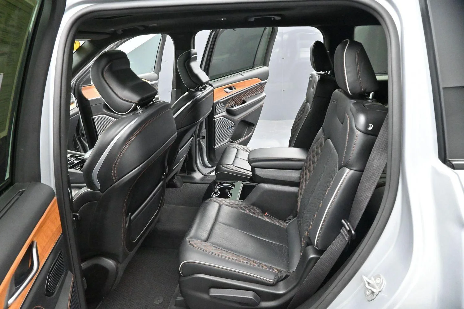 Used 2023 Silver Zynith Jeep Summit Reserve image 32