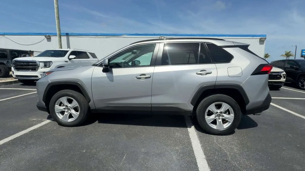 Used 2021 Silver Toyota XLE image 5