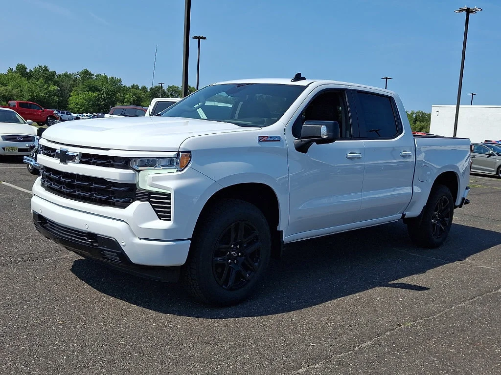 New 2026 Summit White Chevrolet RST image 4