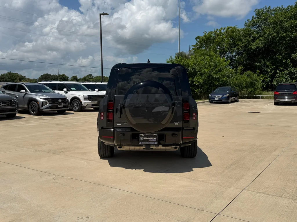Used 2023  Land Rover X-Dynamic SE image 5
