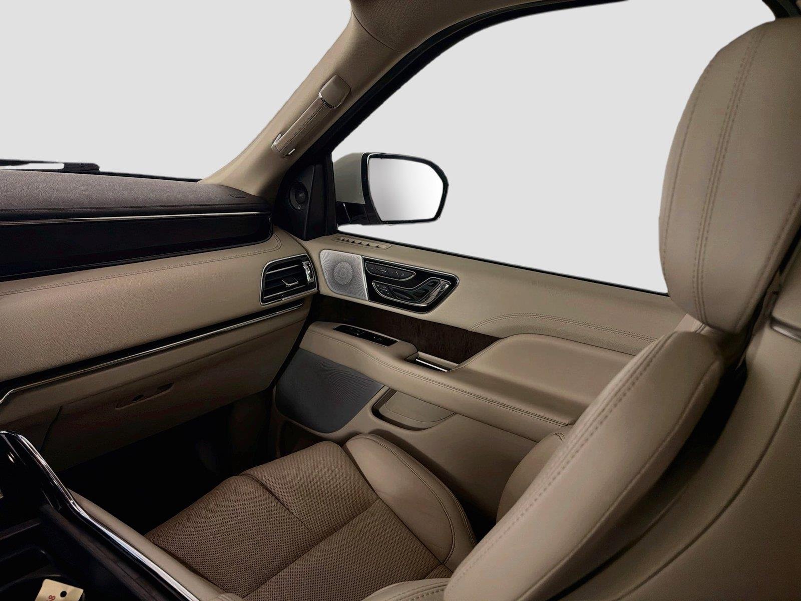 Used 2020 Pristine White Lincoln Reserve image 24