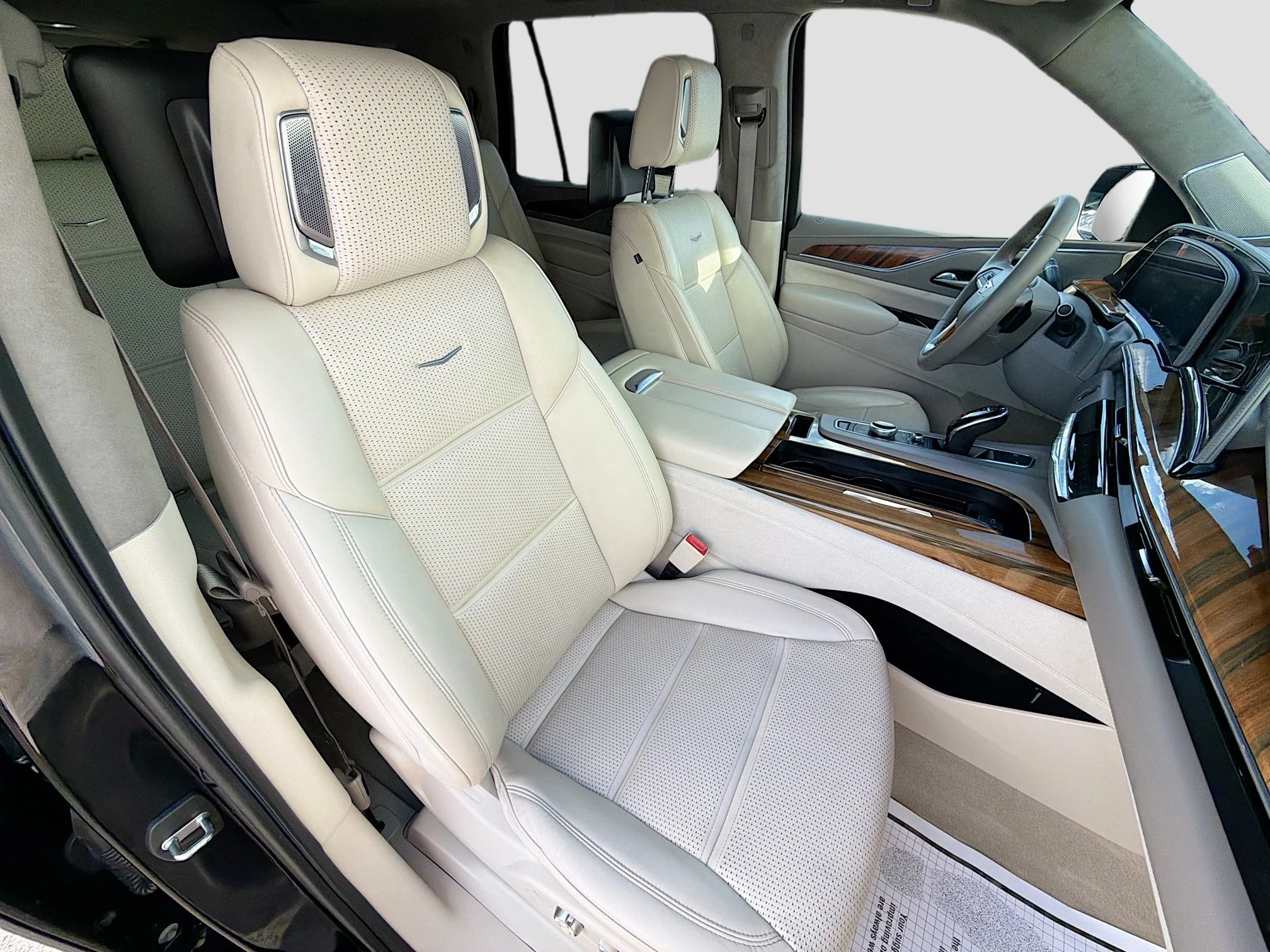 Used 2022 Black Raven Cadillac Sport Platinum image 16