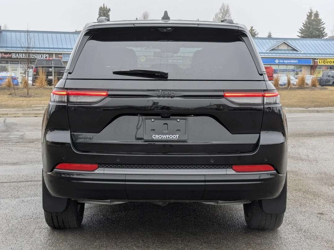 New 2026 Black Jeep Limited Reserve - - 4x4 - Pano Sunroof - Nappa Lthr - Vent Seats - Tow Pkg - Remote Start & More! image 7