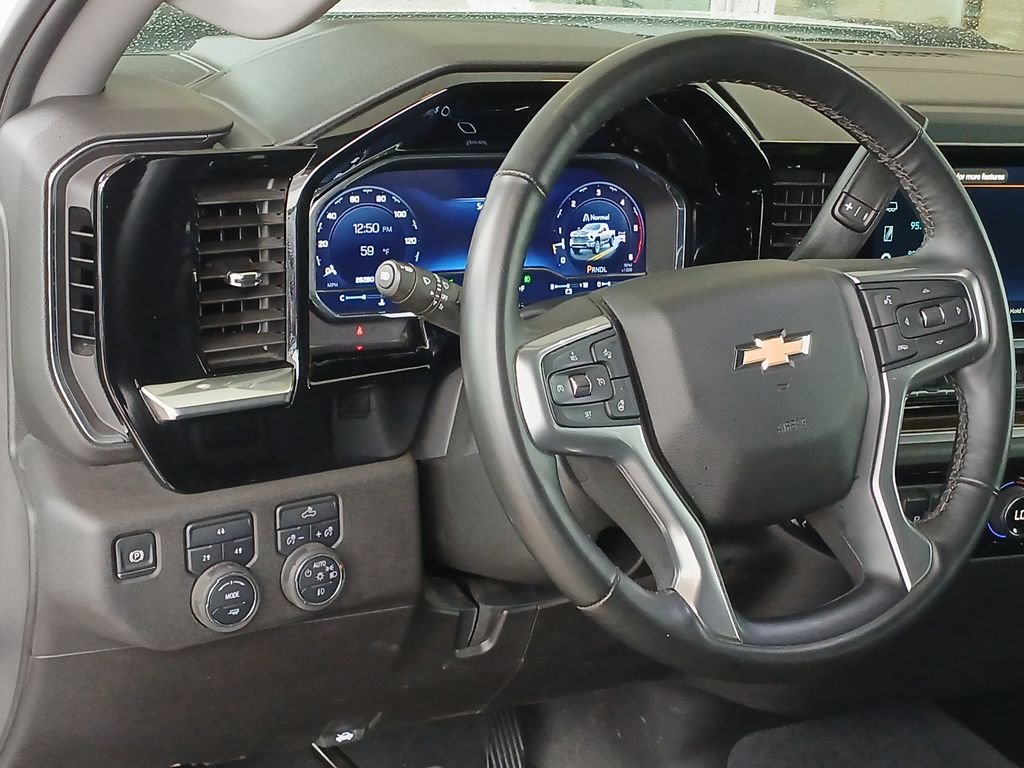 Used 2025 White Chevrolet LT image 18