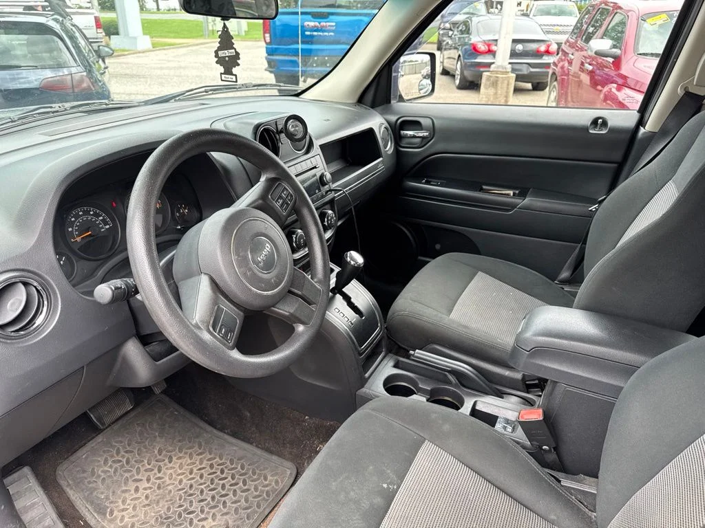 Used 2014 Gray Jeep Sport image 11