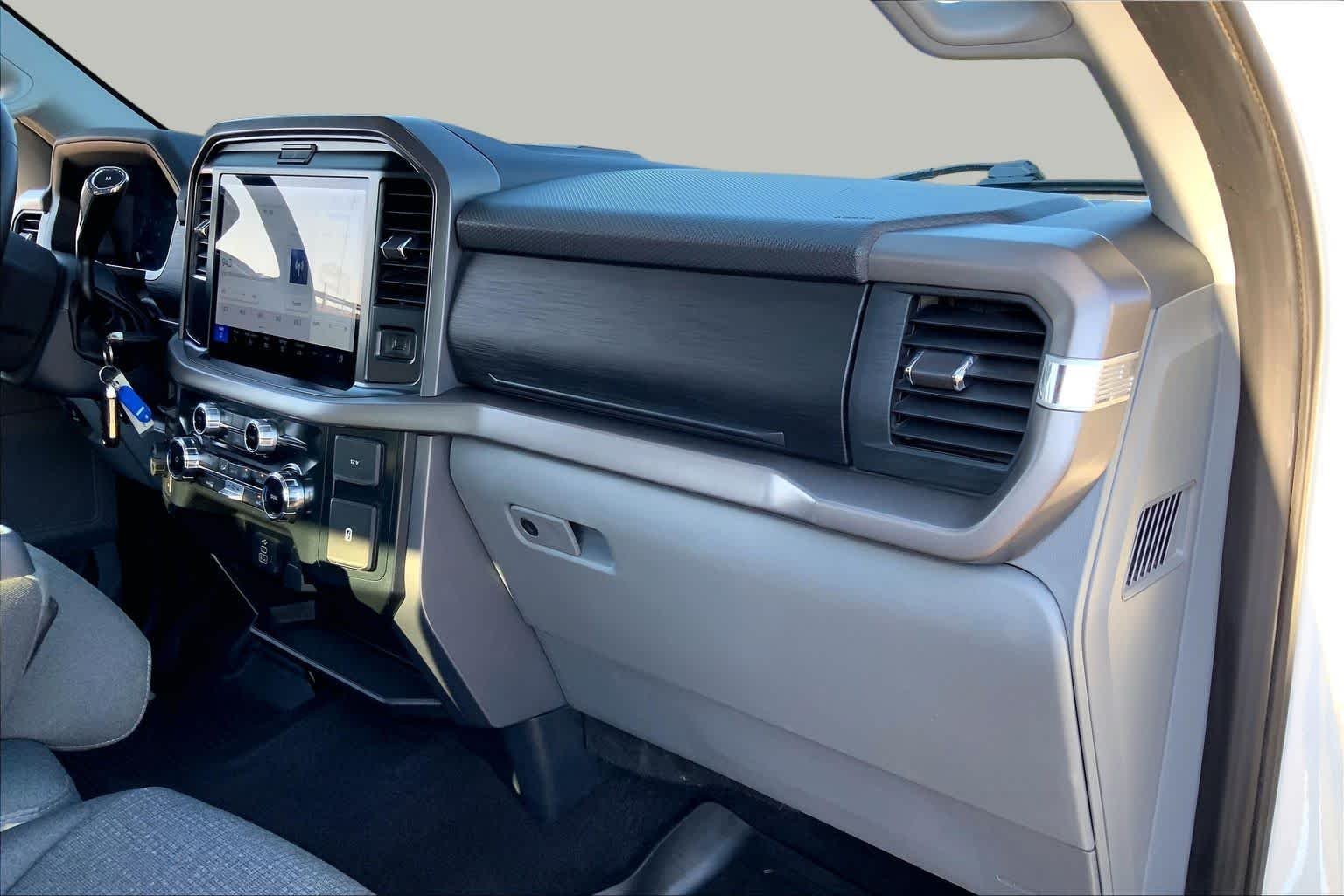 Used 2025 Oxford White Ford XLT image 19