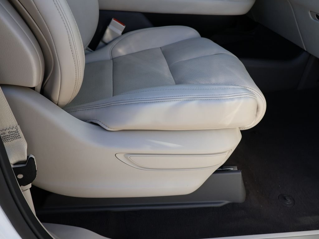 Used 2020 White Lincoln Reserve image 11