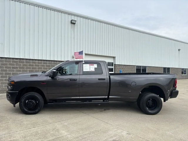 Used 2025 Granite Crystal Clearcoat Metallic Ram Tradesman image 10
