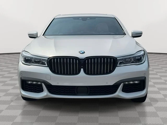 Used 2019 White BMW 750i xDrive image 2