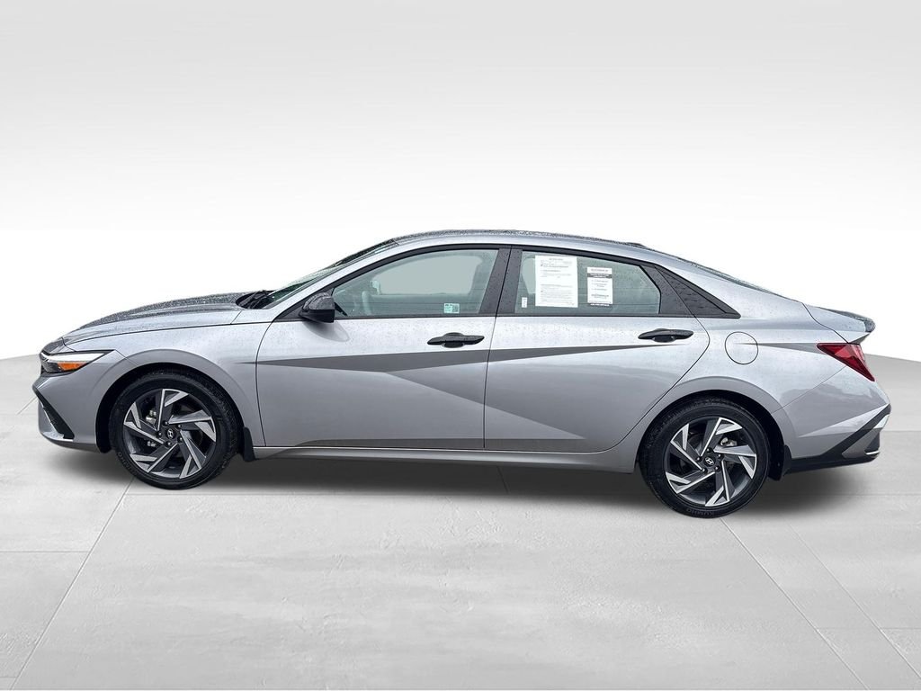 Used 2025 Silver Hyundai SEL Sport image 2
