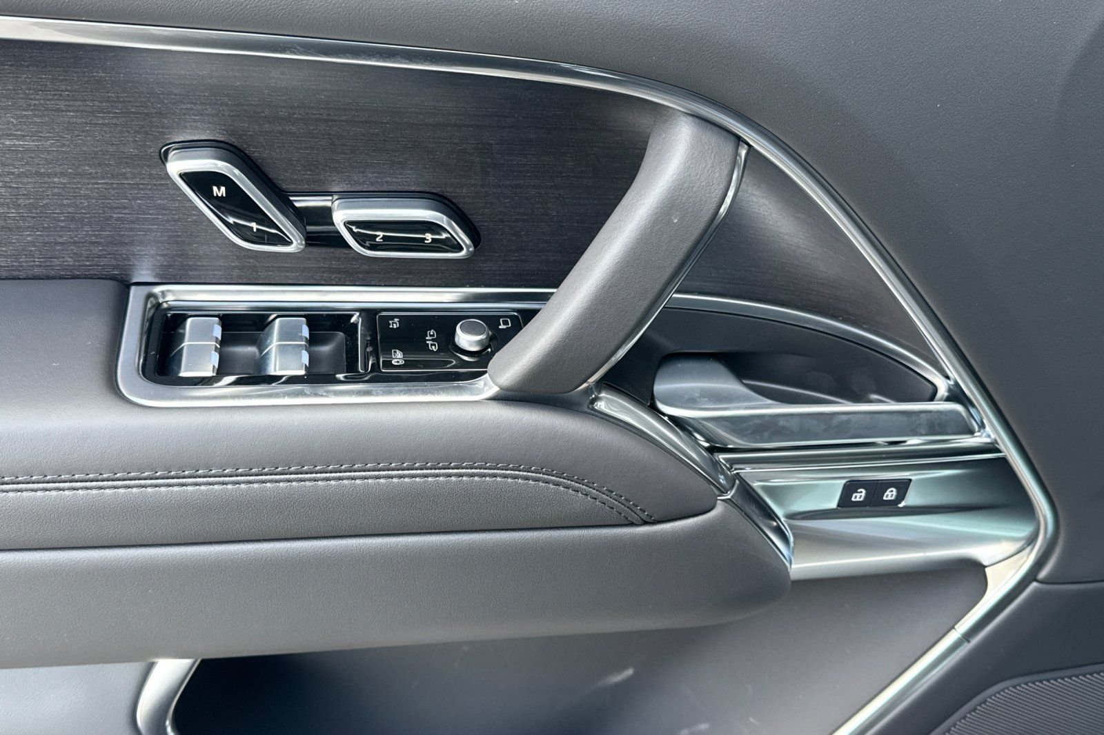 2026 Land Rover Range Rover SE - Photo 10