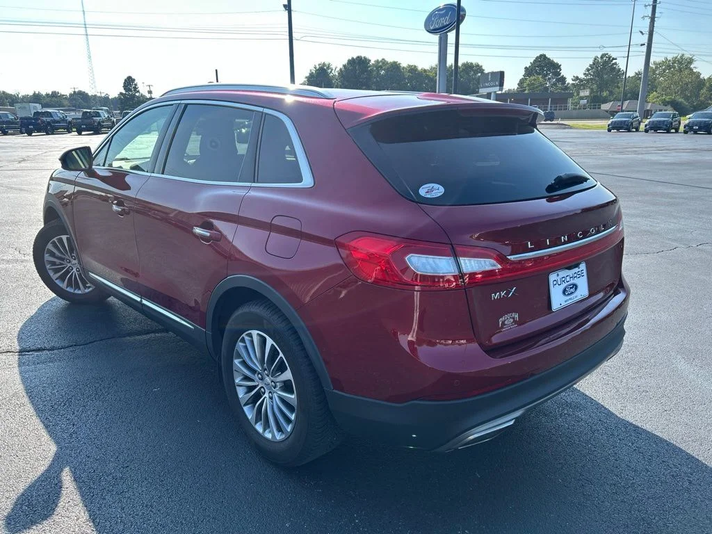 Used 2017 Ruby Red Metallic Lincoln Select image 5