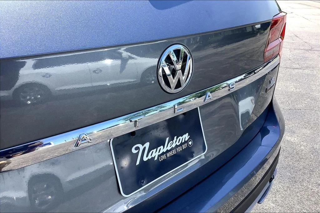 Used 2018 Gray Volkswagen S image 35