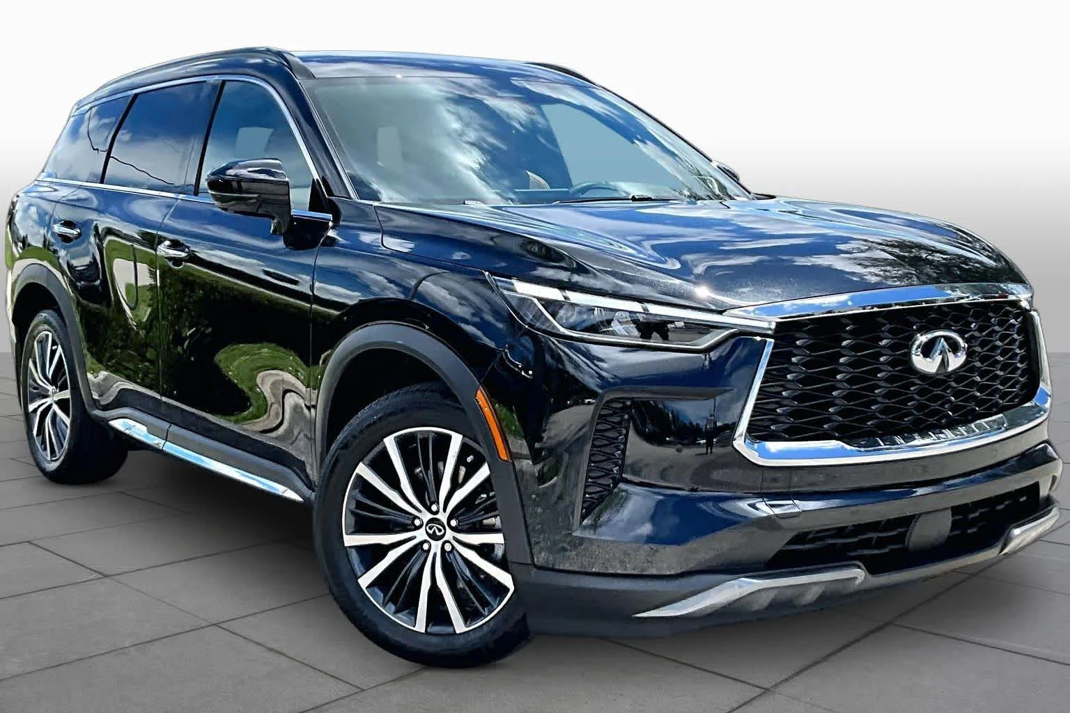 Used 2025 Mineral Black INFINITI AUTOGRAPH image 3
