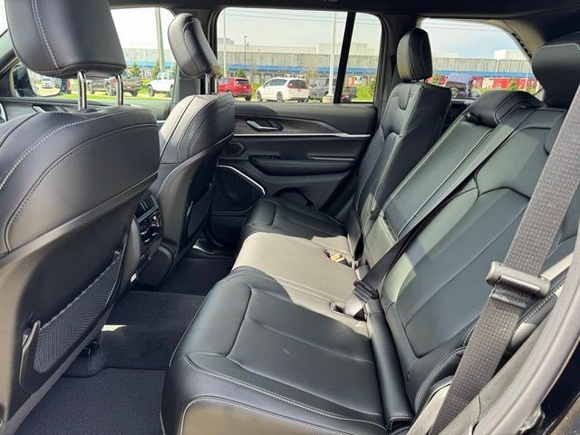 New 2026 Diamond Black Crystal Pearlcoat Jeep Limited image 29