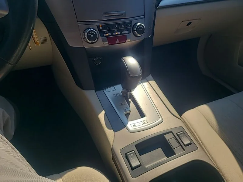 Used 2014 White Subaru 2.5i image 16