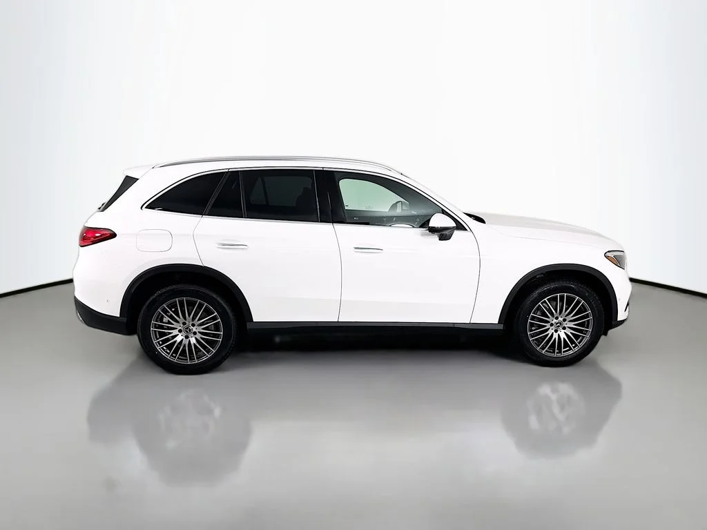 New 2026 Polar White Mercedes-Benz GLC 300 image 8
