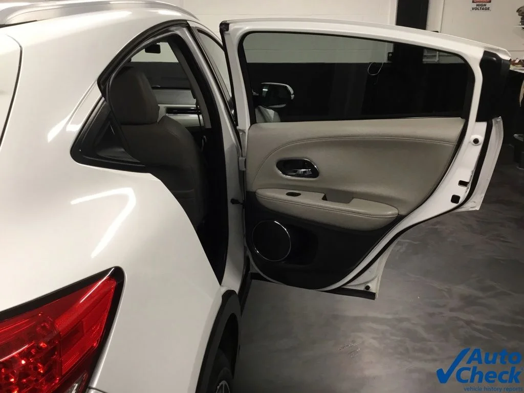 Used 2021 White Honda EX-L image 32