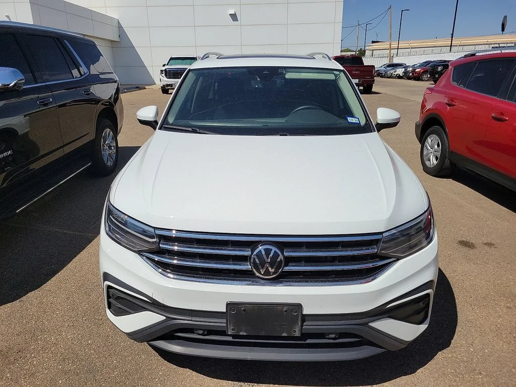 Used 2024  Volkswagen SE image 2