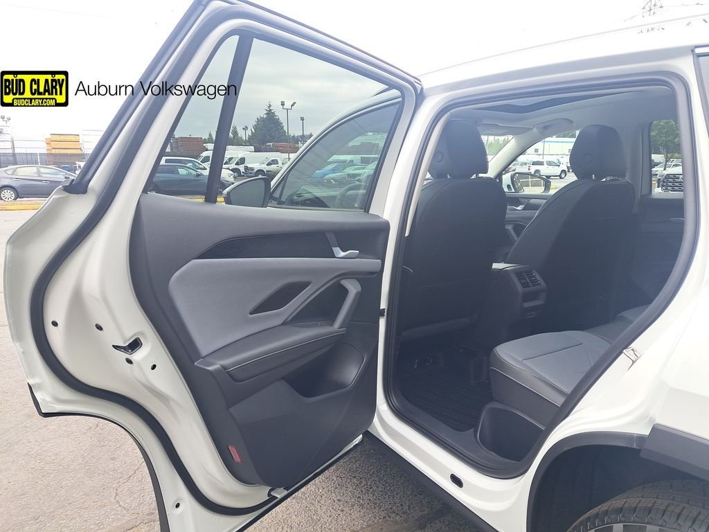 New 2026 White/off-white Volkswagen 2.0T SE image 25