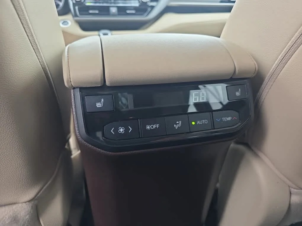 Used 2021 Moon Dust Toyota Platinum image 18