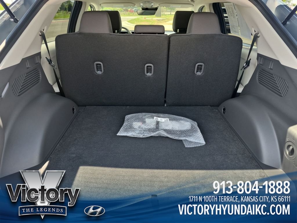 Used 2025 Green Hyundai SE image 22