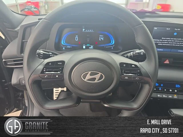 2025 Hyundai Elantra SEL - Photo 15