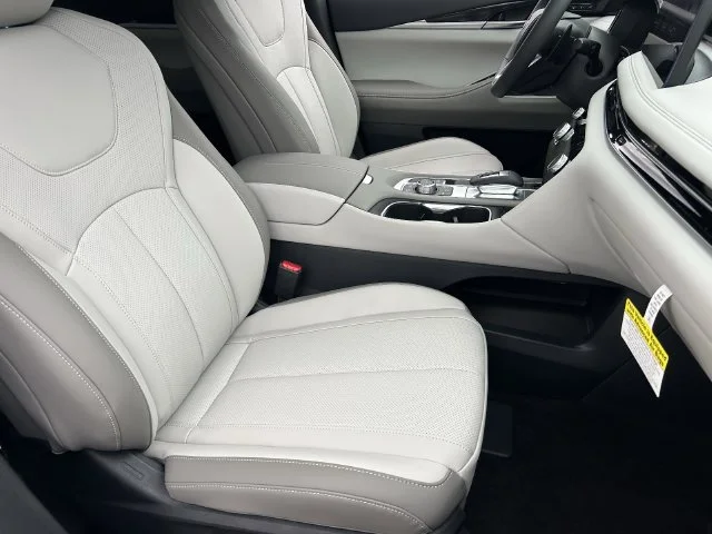 New 2027 RADIANT WHITE INFINITI Sport AWD image 11